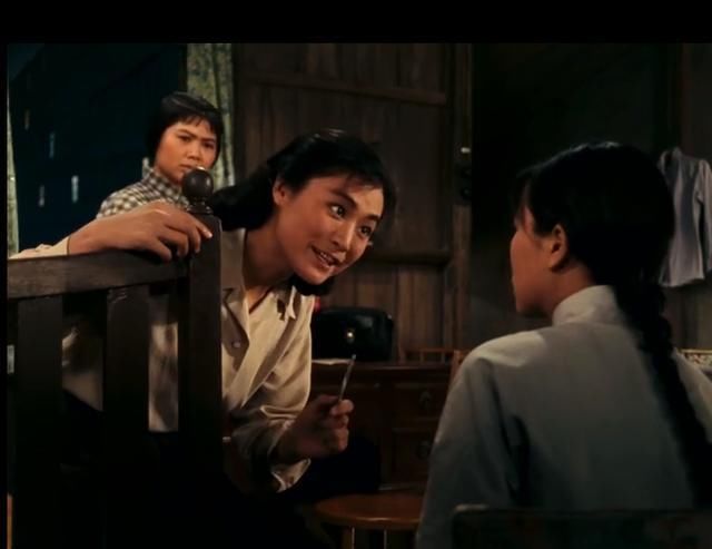  舞台姐妹|谢晋、《小花》导演张铮均用她出演主要角色，今80岁仍活跃影坛