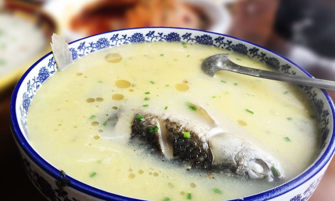豆腐汤|炖鲫鱼豆腐汤时,不要直接加水炖,多加一个步骤,鲫鱼汤奶白色