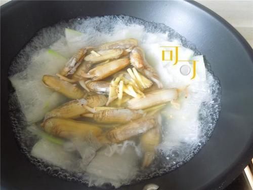  冬瓜汤|夏天最喜欢这样清爽鲜美的海鲜冬瓜汤，不油不腻，喝了真舒服