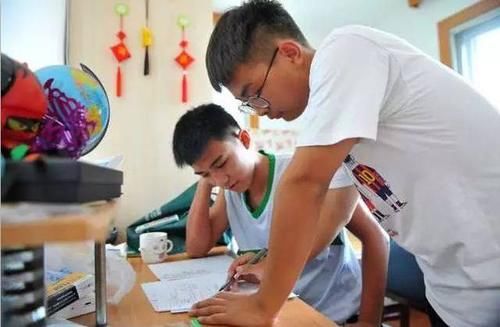 公司|儿子高考完去打暑假工，月薪上万，挂了电话父亲报了警