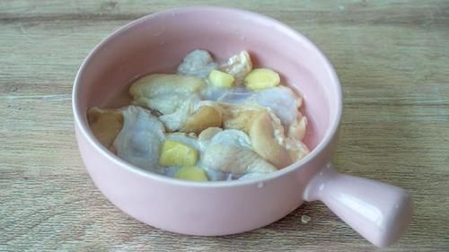  至少|最受欢迎的鸡翅做法，一口嫩滑一口酥香，至少两碗米饭打底，收藏