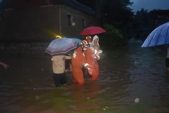  无情|暴雨无情人有情 泰安消防营救被困群众182人