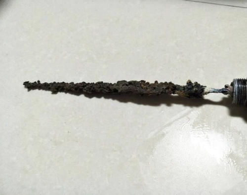  内胆|洗澡的时候热水器通电，“杂牌”内胆炸了，一家三口孩子人没了