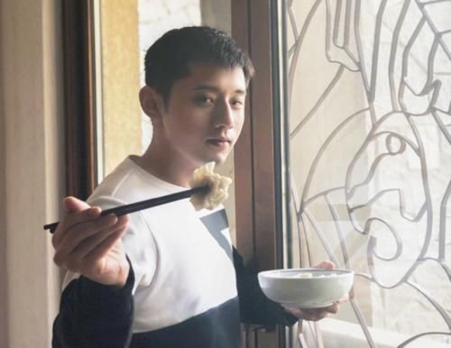  球场|《做家务的男人2》范丞丞郭麒麟做菜，厨房变球场，全程惊心动魄