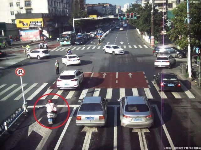  八一路交叉口|摩托车、电动车不按道行驶大曝光！丨创建曝光台