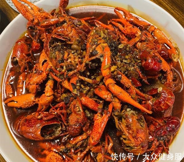 小龙虾|麻辣小龙虾和蒜蓉小龙虾,好吃到吮指