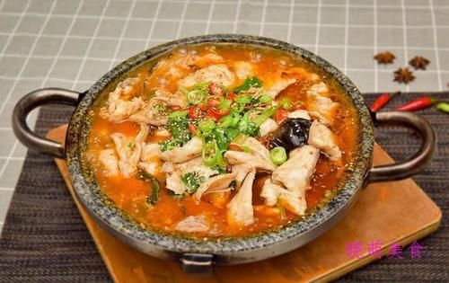 搅拌均匀|麻辣鱼片、泡椒猪脚、红烧咸鱼、孜然里脊的家常做法美味下饭