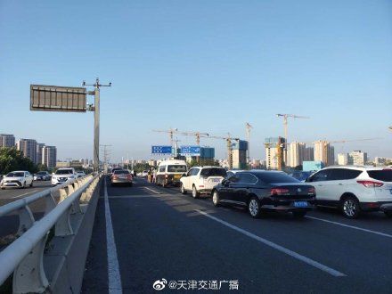  天津|天津 快速路四车追尾事故