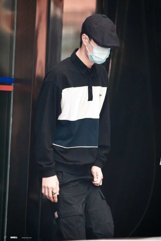  狙击|王一博结束《天天向上》录制下班 来自靓仔的心动狙击注视