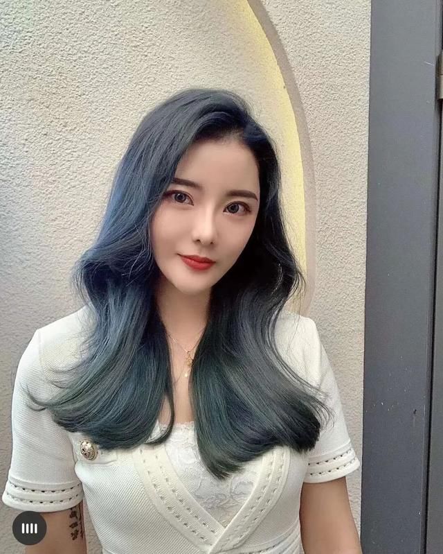  发色|别乱染发了！今夏流行这个神仙发色，洋气又显白