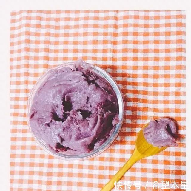 做法|最简单的月饼做法，一蒸一揉就搞定，口感带点爽脆又带点软糯