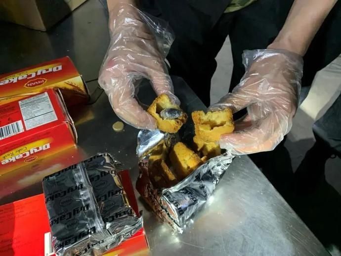  云南|凌晨的云南边境，女民警定睛一看，发现了包裹里的诡异……