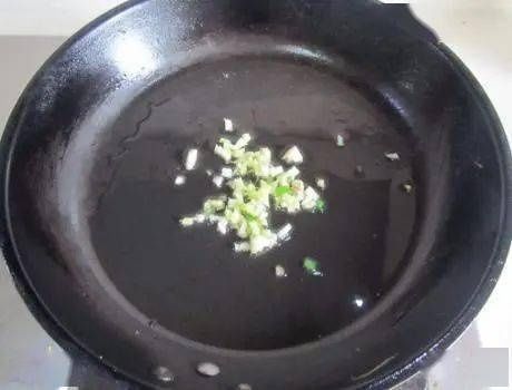  焦香|炒土豆片时，焯水还是煎炸？做对了，土豆片焦香入味，好吃不夹生