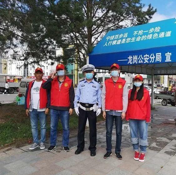 联合|减量控大 | 大庆交警联合志愿者开展文明交通劝导行动