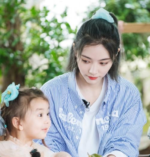  谢可寅|当小孩吵闹时，谁注意到许佳琪、谢可寅的反应，素质很明显