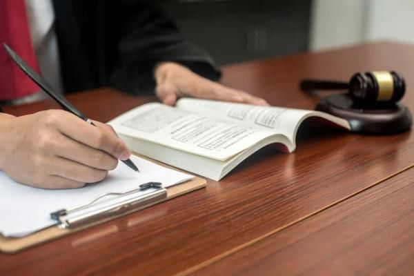  伤人|四份诊断结果不同，他究竟是不是伤人元凶？