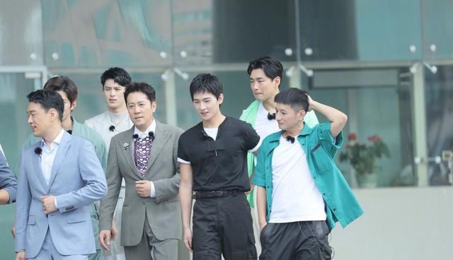  杨洋|《元气满满的哥哥》官宣，杨洋、吴奇隆加盟，奇怪的组合又增加了