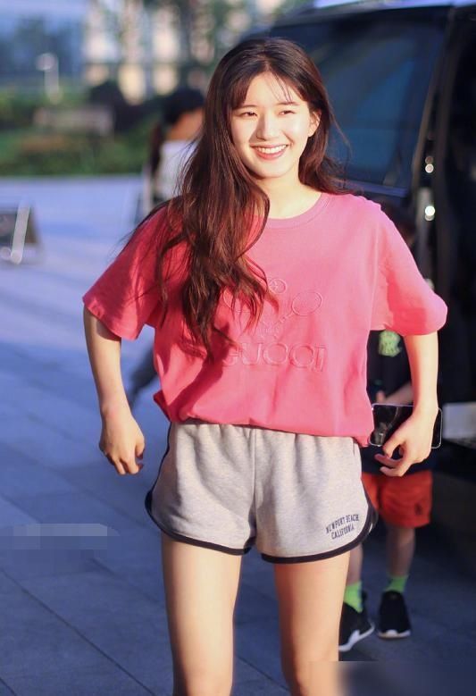 高级|不要说赵露思没辨识度了,看到路人镜头下的她,就知道有多高级了