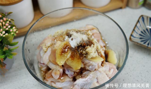 超爱|鸡翅和这2味料一起焖,比韩式炸鸡还够味,简单好吃,孩子超爱吃