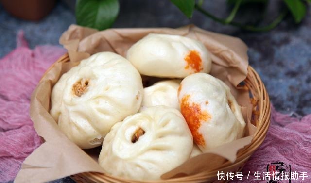面团称为|10个素包子3个人居然吃完了!一家三口都吃撑了,这包子真香!