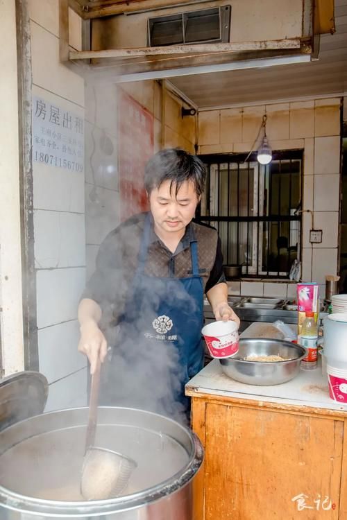 打包|天呐!让人专程驱车上百公里来打包的炸酱面,竟在襄城藏了24年!