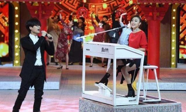  夫妻|他们曾火过凤凰传奇 ，因意外兄妹变“夫妻”，如今却过成了这样