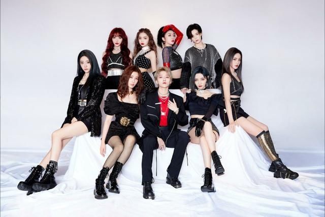  尴尬|两大女团C位选手遇尴尬，粉丝数落后，淘汰选手才是赢家？