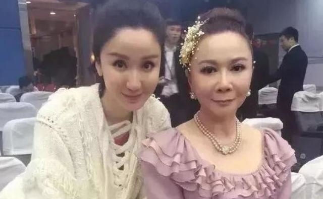 小品|蔡明:27次荣登春晚,一年痛失两位至亲,今59岁现状堪忧