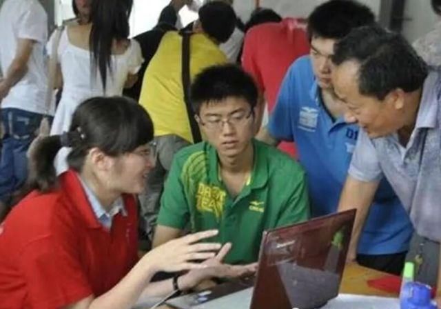 全科|考生撕毁他人答题卡：全科0分处理，情绪失控精神失常不是借口！