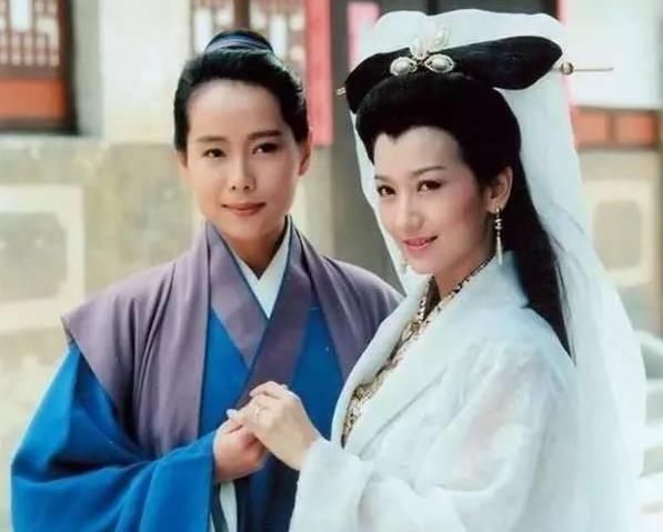  尽显|57岁叶童罕现身精神萎靡老态尽显，与同岁影后吴家丽并肩似两代人