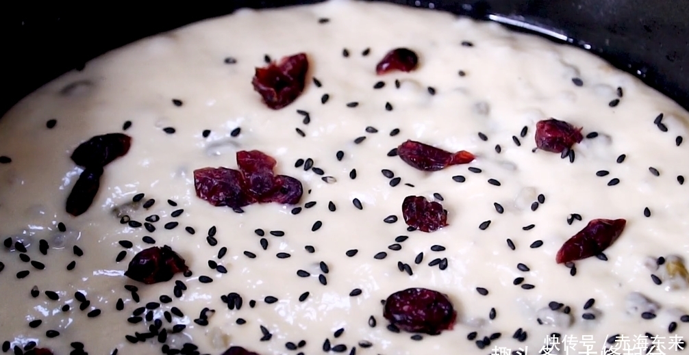 简单|绿豆发糕,做法简单,手不沾面就搞定,蓬松暄软,夏天常吃去暑热