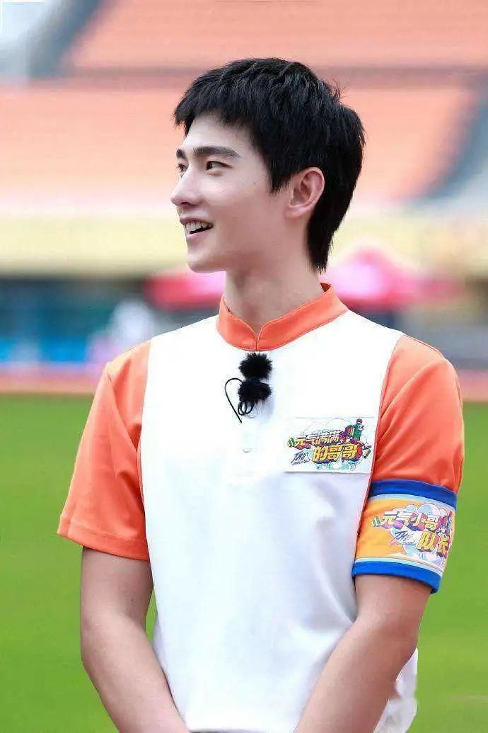  玩游戏|哥哥们一起玩游戏，却被胡军圈粉！