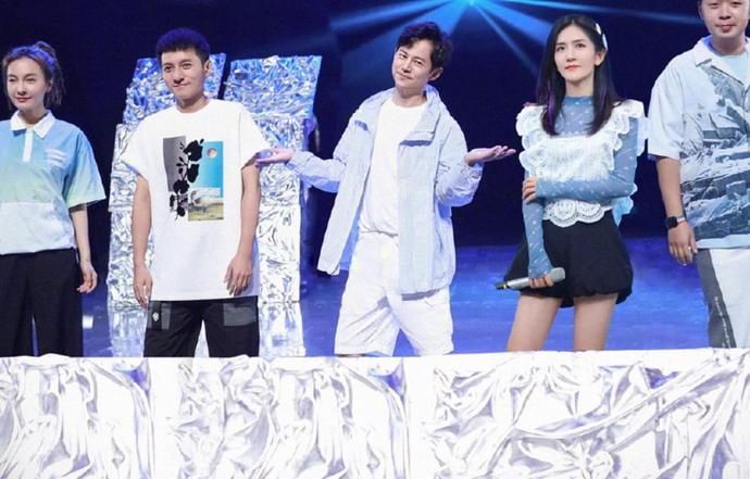  杨颖|《快本》下期放大招，蔡徐坤杨颖都来了，四位男团成员同台！