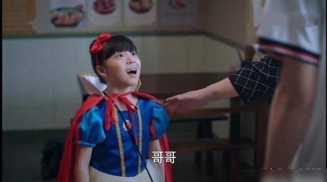  凌霄|对于亲妹秦美央和没有血缘关系的李尖尖，为何凌霄更偏爱后者？