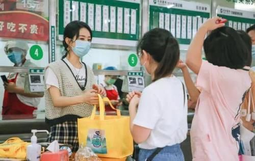  中餐厅|王俊凯寻遍武汉为《中餐厅》找落脚点，最后定下了时见鹿书店