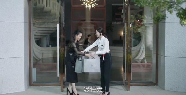  狂潮|22亿播放火爆剧《三十而已》，引发全民追剧狂潮，可江疏影又不火