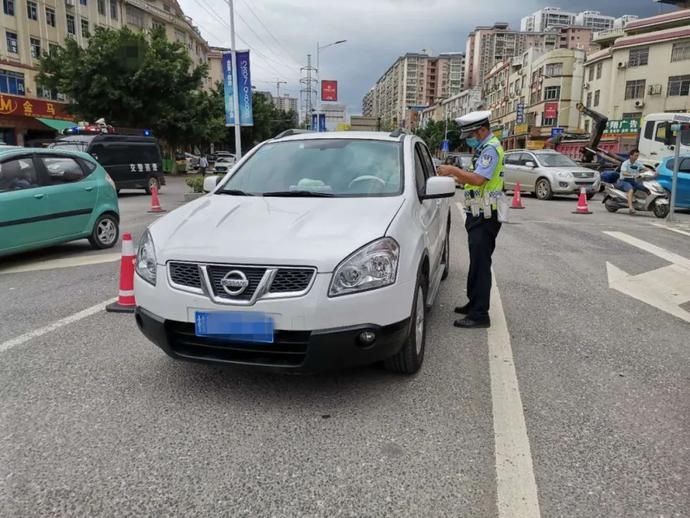  公安局交警|农村面包车丨别侥幸！超员“驶”不得，一个都不能多！