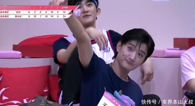 下意识|陈小纭获得冠军时,于小彤下意识反应亮了,原来麦迪娜说的都是真的