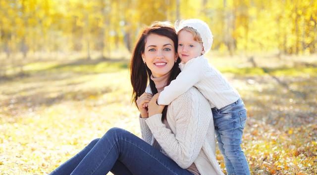 摆脱|孩子玩手机易上瘾！5招防止孩子手机依赖，3步助其摆脱手机控制