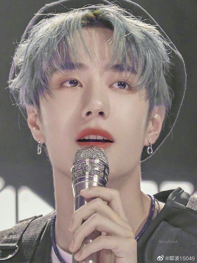  爱豆|每日爱豆 王一博 叫我酷盖 摩托车才是我的老婆