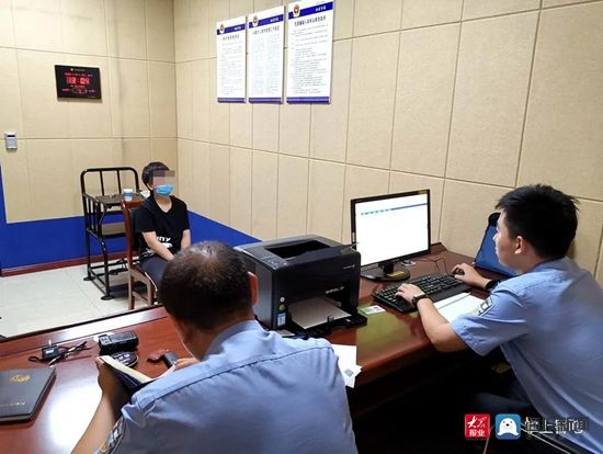  现场|年轻女子醉酒打碎快递柜显示屏 血淌一路还被拘留