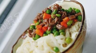 卤面|优选食谱:酥鱼、酸菜猪肉炖粉、 ???豌豆胡萝卜牛肉卤面做法