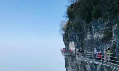  云海奇观|坐着电梯也能上的汉中龙头山究竟有啥美景？