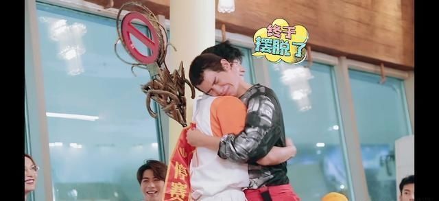  大哥队|《哥哥》王耀庆实力坑队友，杨洋解锁冰上跳舞技能躲过一劫