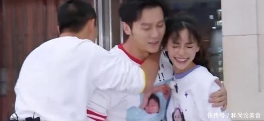 当众|宋雨琦当众“下跪”,谁注意到baby的下意识动作?人品一眼看穿