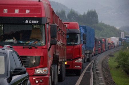  降低|货车按车轴收费，司机弃掉高速公路:空置率降低了，过路费直接飙升