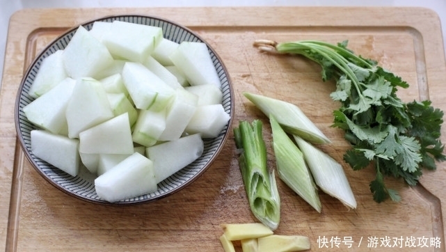  油腻|三伏天常喝这汤水，荤素搭配口感不油腻，营养丰富只长劲儿不长肉