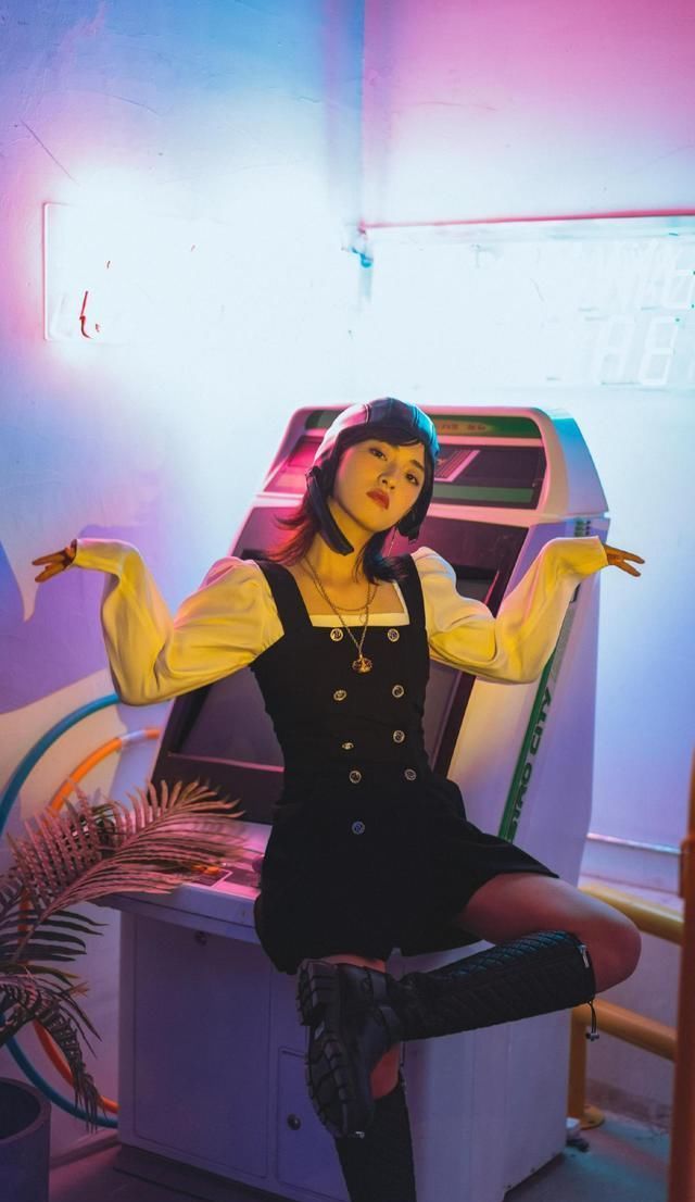 长裙|沈月穿搭土气？长裙搭配飞行帽元气满满，时尚大气又洋气十足