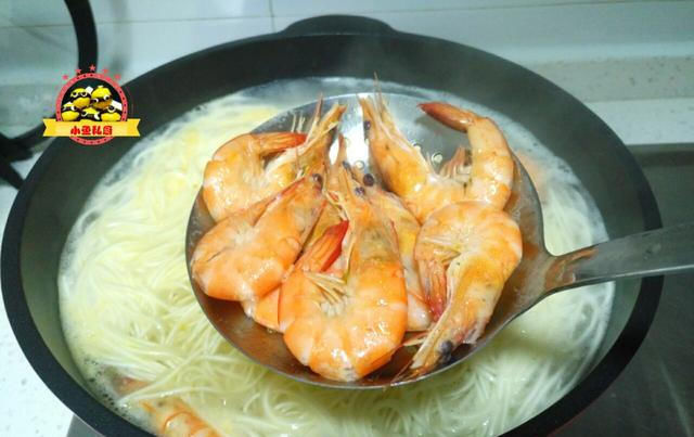  悄悄的|三伏天晚餐这样吃，既能填饱肚子，又不会长胖，体重悄悄的就轻了