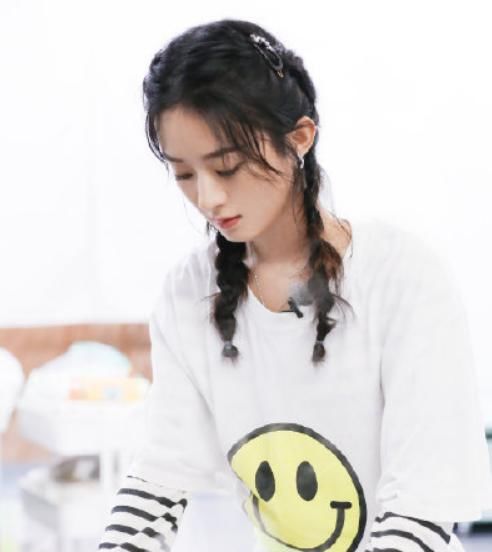  颖宝|《中餐厅》赵丽颖在后厨打包，谁注意拿啥装菜？素质是装不出来的